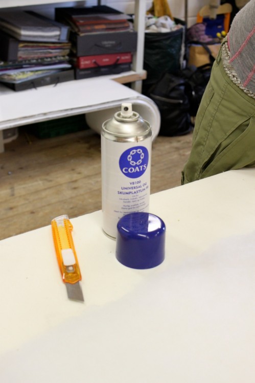 Spraylim og tapetkniv Spraylim og tapetkniv