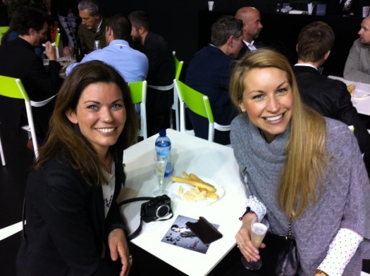 Happy girls på møbelmessen!