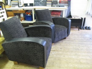 Sort skinn med leopard tekstil Sort skinn med leopard tekstil
