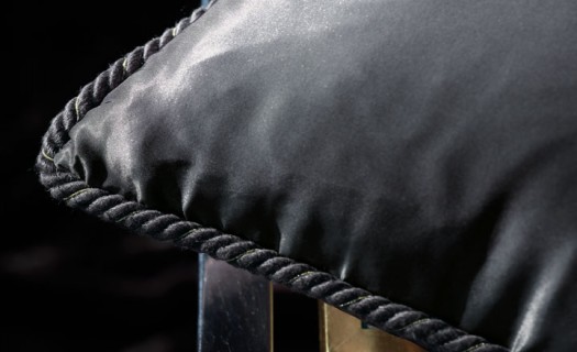 Nydelig snor på velur pute fra Zinctextile Nydelig snor på velur pute fra Zinctextile