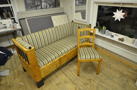 Omtrekk av sofa og stol